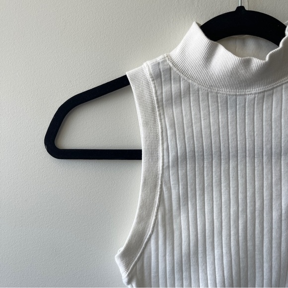 FOREVER 21 Mock Neck Sleeveless Ribbed Crop Top White Size Small (like new) - Picture 5 of 8